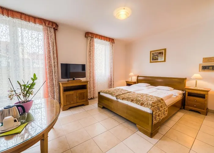 Kata Panzio Frühstückspension 3*