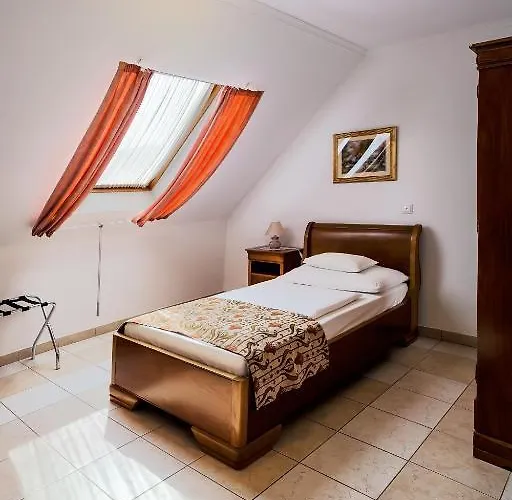 Kata Panzio Frühstückspension 3*