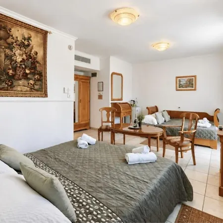 Kata Panzio 3*