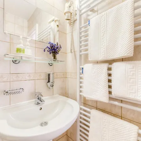 Bed and Breakfast Kata Panzio