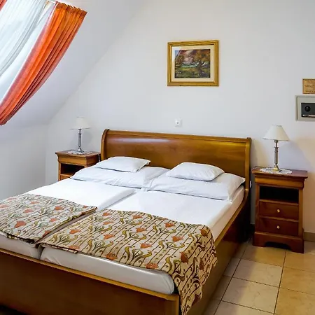 Oda ve Kahvaltı Kata Panzio 3*