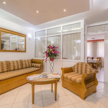 Oda ve Kahvaltı Kata Panzio Segedin