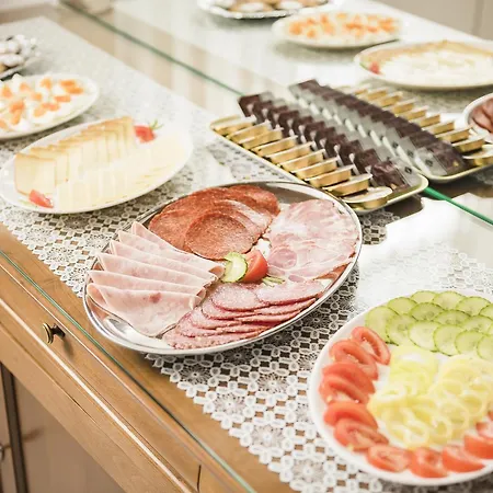 Bed and Breakfast Kata Panzio